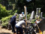 三界万霊塔の標柱の建て替え